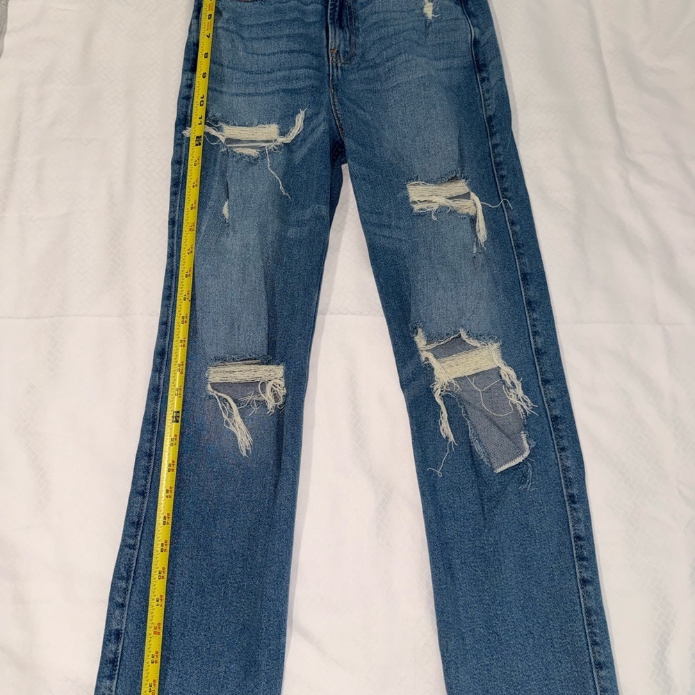 Hollister Ultra High Rise Vintage Straight Jeans W26 L27 Distressed Ripped Denim - Picture 4 of 6